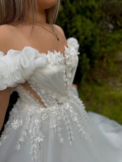 LUNA | KALP YAKA DÜŞÜK OMUZ DETAYLI PRENSES GELİNLİK