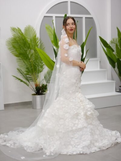 BLOOM | STRAPLEZ 3D PAPATYA APLİKELİ BALIK GELİNLİK